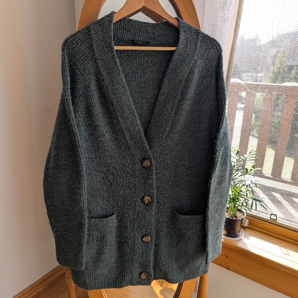 🌻 2/$15 - Denver Hayes - Green Cardigan - Picture 2 of 7